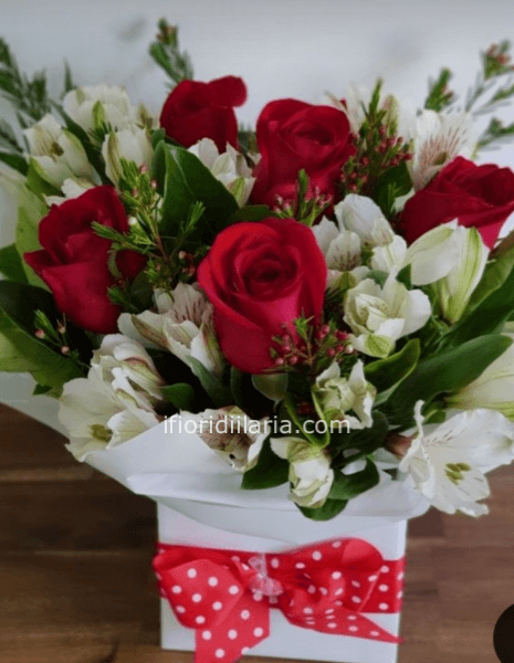 Rose rosse e alstromeria