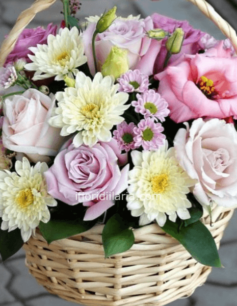 Cestino fiori bianchi e rosa mix